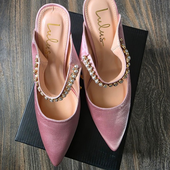 Lulus Sephoraa Rose Gold Satin Pearl Embellished Pointed Toe Mules Size 8.5 - Picture 3 of 8
